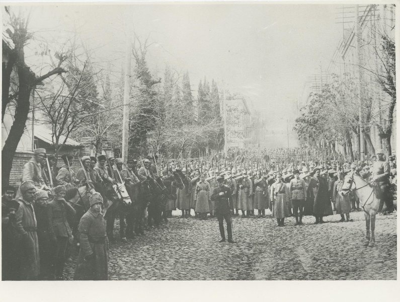 Вход Красной армии в Тифлис, 1921 год, г. Тифлис. Грузинская ССР была образована 25 февраля 1921 года. С 20 августа 1936 года город Тифлис стал называться Тбилиси.&nbsp;&nbsp;Выставка «21 фотография 1921 года» с этой фотографией.&nbsp;