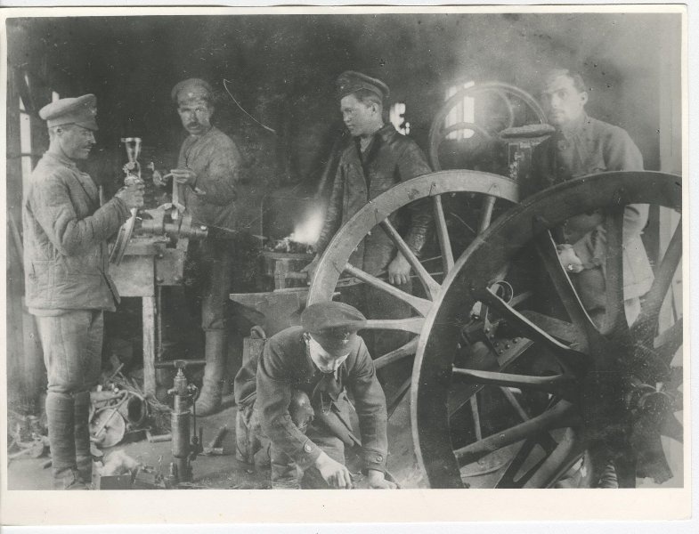 Оружейная. Поезд-мастерская 24-й дивизии, 1919 год. Выставка «История страны под стук колес» с этой фотографией.