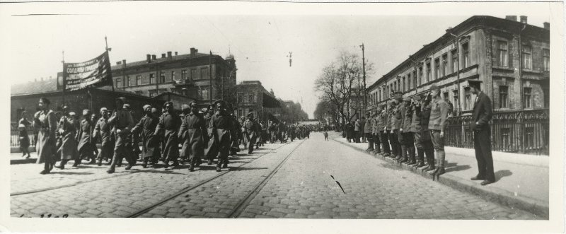 Первомайская демонстрация в Одессе, 18 апреля 1917, Киевская губ., г. Одесса. Подробнее об одной из самых многочисленных демонстраций в Одессе смотрите здесь.&nbsp;