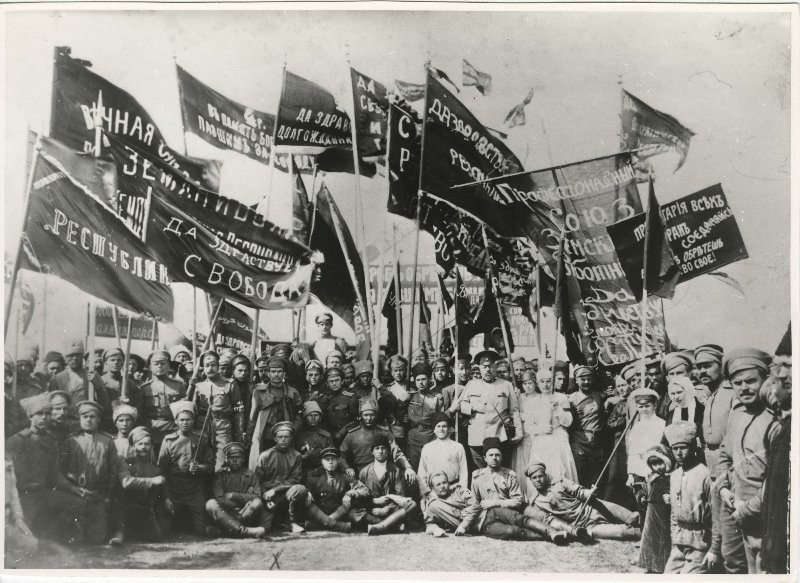 Первомайская демонстрация, 18 апреля 1917, Самарская губ., г. Николаев. Выставка «Первомай» с этой фотографией.