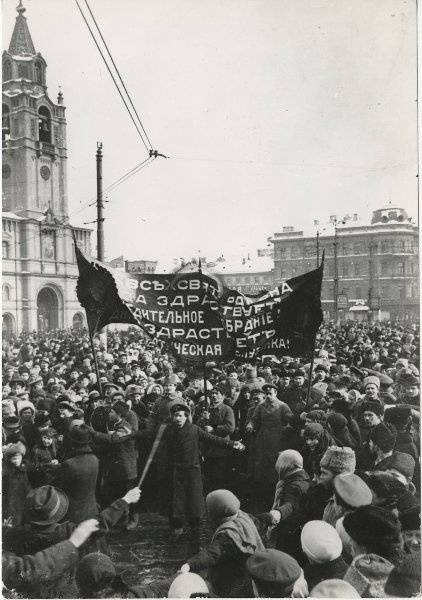 Демонстрация на Страстной площади, март 1917, г. Москва. Выставка «Москвоведение: Страстной монастырь» с этой фотографией.&nbsp;