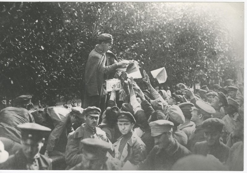 Раздача прокламаций и газет, 1917 - 1923