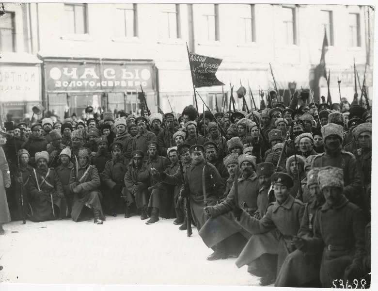 В феврале 1917 петроградский. Петроградский Гарнизон в 1917. Петроградский Гарнизон в феврале 1917. Петроградский Гарнизон Февральская революция. Восстание солдат Петроградского гарнизона.