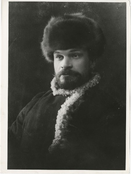 Александр Егоров, 1918 - 1922. Выставка «Сезон шапок» с этой фотографией.