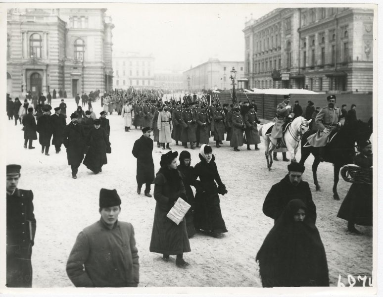 Солдаты, отправленные на фронт, 1914 год, г. Петроград