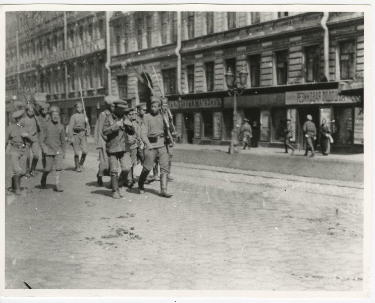 Арест фотографа, июль 1917, г. Петроград. Выставка «Под арестом» с этой фотографией.