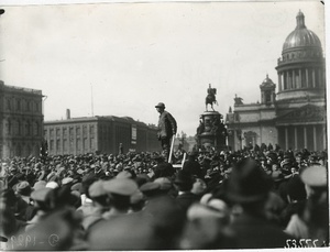 Выступление оратора на Исаакиевской площади, 18 апреля 1917, г. Петроград. Видеовыставка «Исаакий. 562 ступени к небу» с этой фотографией.&nbsp;