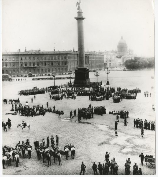 Дворцовая площадь 1917 год