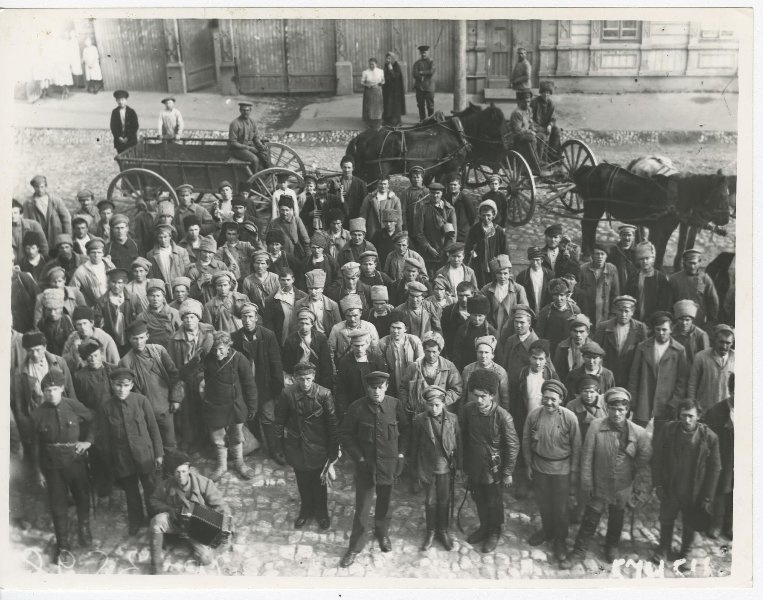 Новое пополнение. Юго-Восточный фронт, 1910-е, г. Самара. Выставка&nbsp;«Скорей бы ужин и отбой, скорей бы дембель и домой» с этой фотографией.