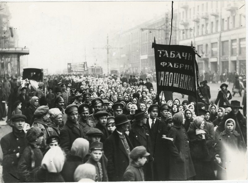 Выступление в и ленина на митинге рабочих путиловского завода в мае 1917 года картина