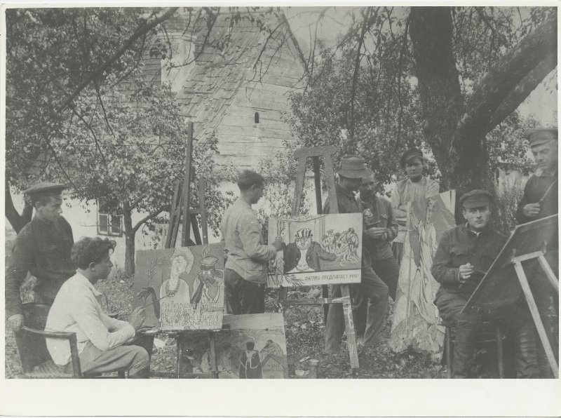 Художественная студия, 1920-е. Выставка «Художник за работой» с этой фотографией.