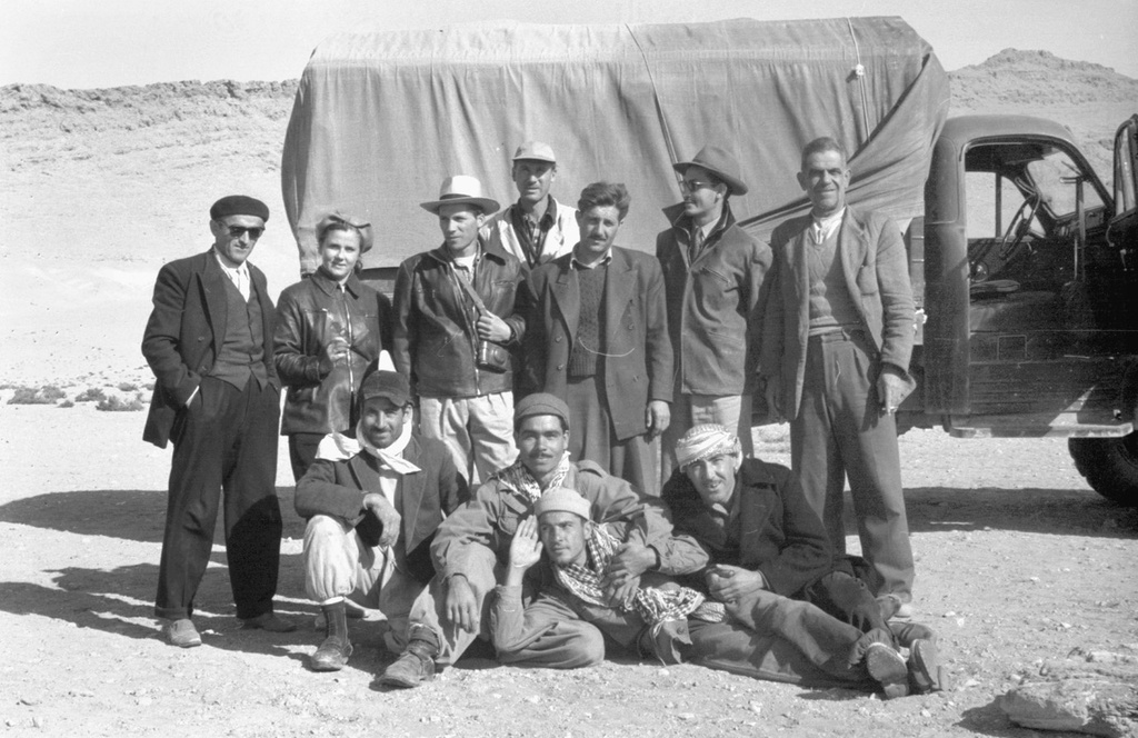 Фото "Советские геологи фотографируются с сирийцами", 1 ноября 1959 - 1 ...
