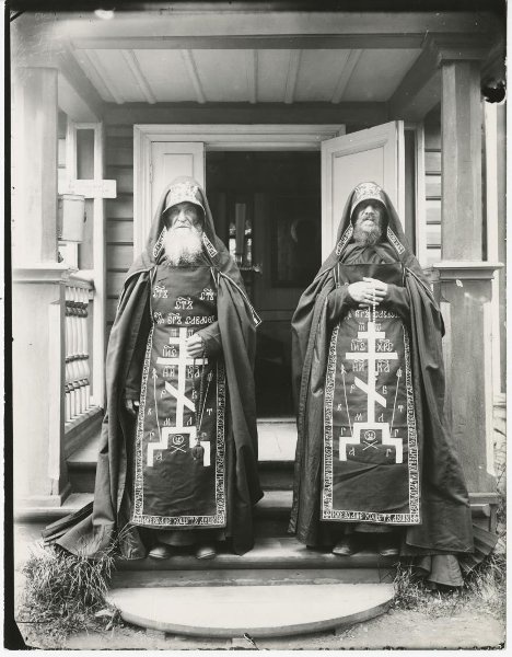 Монахи-схимники Успенского монастыря, 1892 год