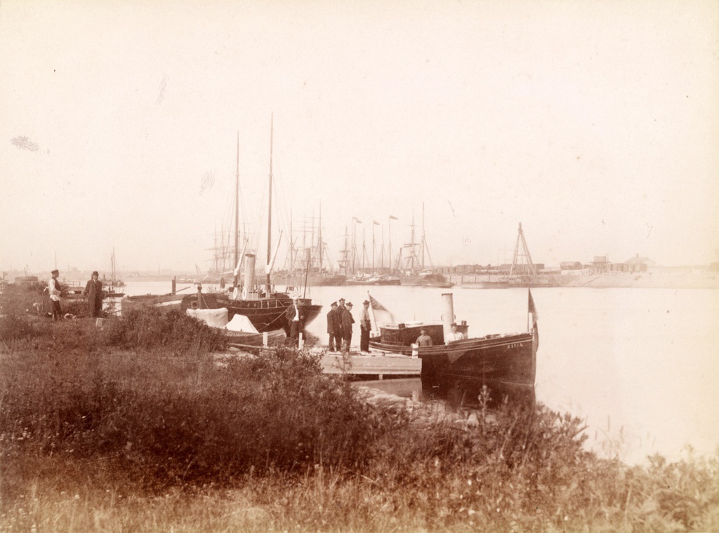 Фото "Стоянка судов в Петергофе", 1893 - 1897, Санкт-петербургская губ ...