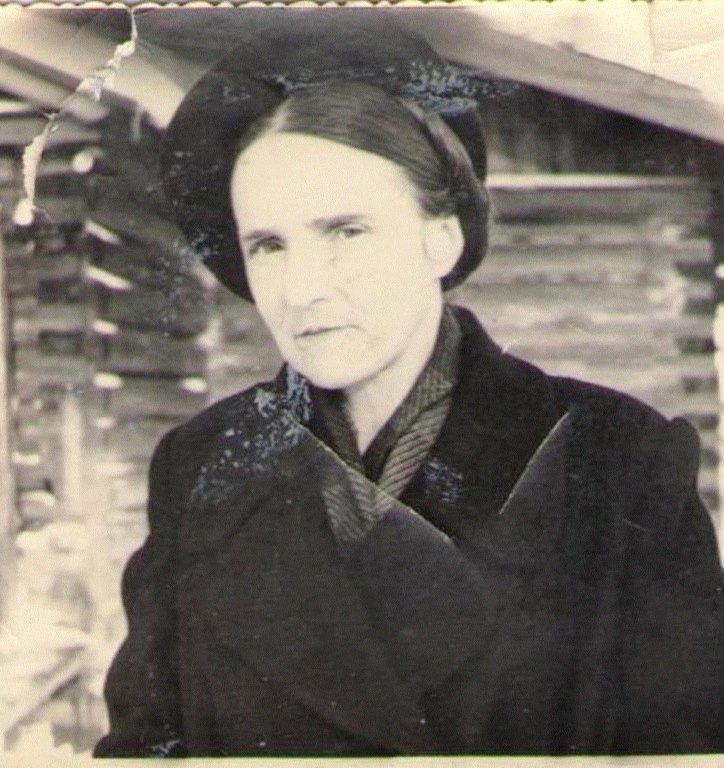 Ольга Антоновна Троцкая, 2 января 1950 - 31 декабря 1950. Фотография из архива пользователя Натальи.