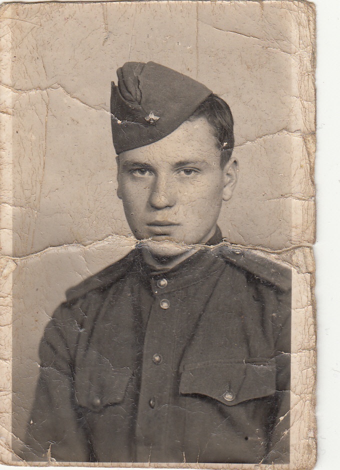 Виктор Федорович Качан, 5 декабря 1944, Венгрия. Героически погиб в Австрии в апреле 1945 года.&nbsp;Фотография из архива пользователя Дарьи.Выставка «Домой, родным…» с этой фотографией.