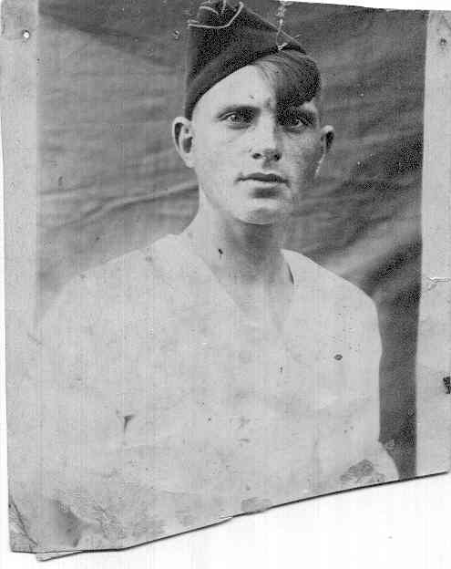 Перед уходом на фронт, 30 июня 1941, Калининская обл., Старицкий р-н, дер. Крутцы. Михаил Ильич Зиновьев. Ныне Тверская область. Фотография из архива пользователя Любови.