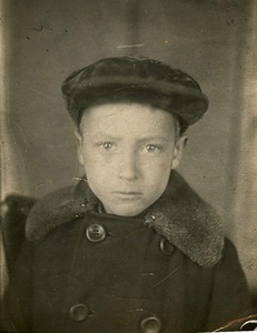 «Накануне», 20 марта 1941, г. Смоленск. Вадим Куприянович Видмиш, мой отец.&nbsp;Фотография из архива Татьяны Чепкасовой. Выставки «Я уезжаю. Прощай»&nbsp;и «Детские глаза поколений» с этой фотографией.