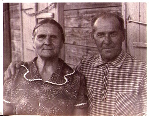 Сержант Сергей Николаевич Хищенко и труженик тыла Анна Ивановна
Хищенко, 26 июля 1950, г. Астрахань. Выставка «Вы наши герои! Мы всегда будем помнить!» с этой фотографией.Фотография из архива Александра Кирильченко.