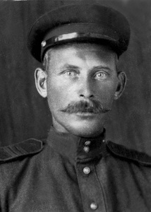 Егор Михеевич Багликов, 20 марта 1945, г. Кенигсберг. «Моему деду Багликову Егору Михеевичу посвящается… Пахнут воском свечи в церкви… С детства».&nbsp;Фотография из архива пользователя Ирины Десятерик.