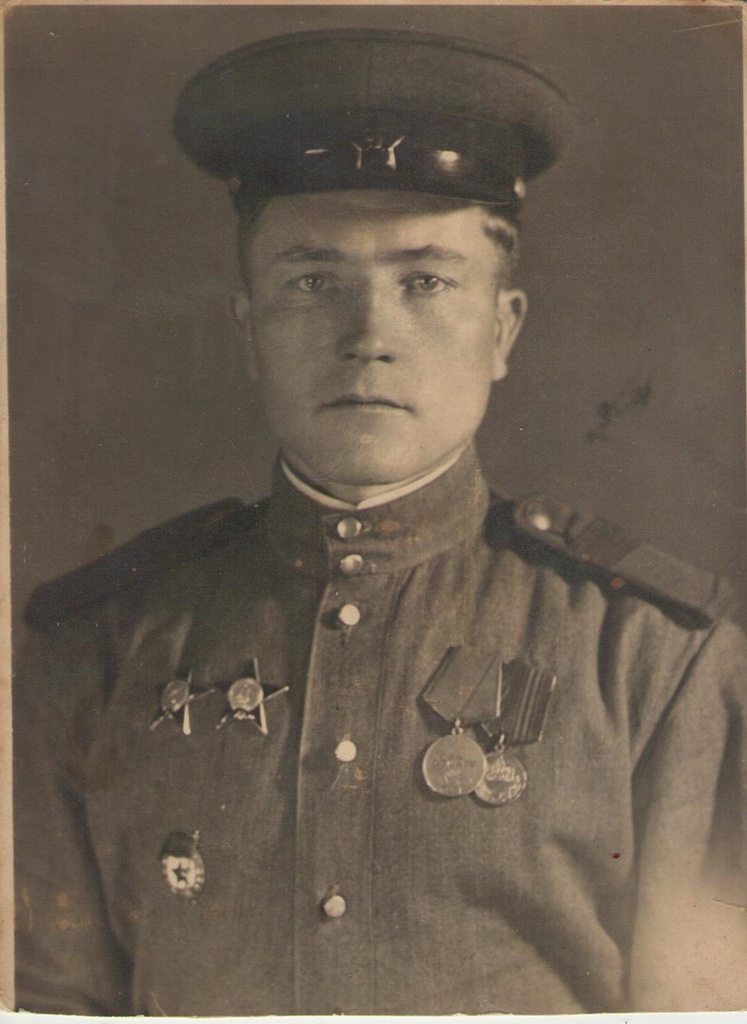 Александр Яковлевич Азязов, 1943 - 1945. 34-я артиллерийская дивизия гв. минометов. Фотография из архива пользователя Анатолия.