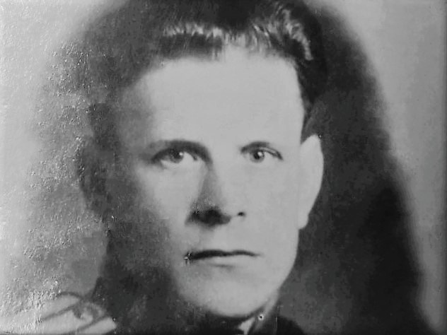 Вла­ди­мир Иоси­фо­вич Шевцов, 1943 - 1945, г. Смоленск. Фотография из архива пользователя Татьяны.