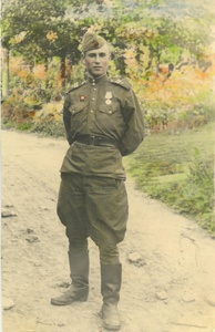 Освобождение Праги, 9 июня 1945, Чехословакия, г. Прага. Предположительно в Чехословакии в дни освобождения. Гвардии старшина Константин Алексеевич Коротков.&nbsp;Фотография из архива пользователя Андрея.