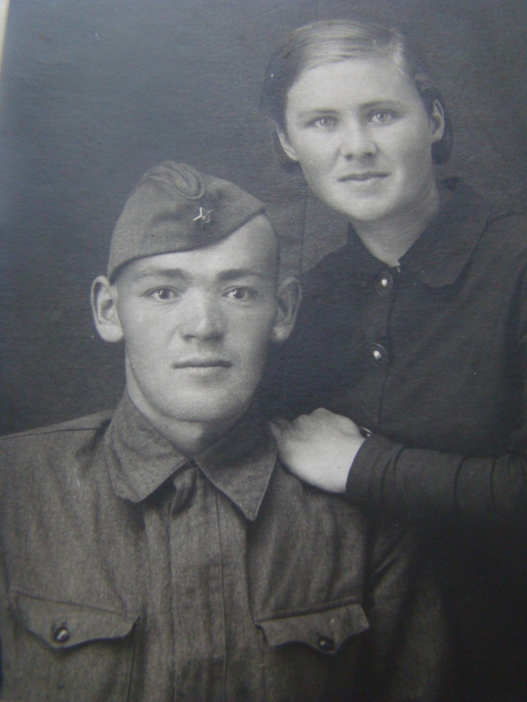 Мои бабушка и дед, 1944 год. Дед И. И. Орлов – учитель математики, призван на фронт в 1944 году, бабушка А. В. Цыбина – учитель русского языка и литературы. Фотография из архива Лилии Горбуновой.