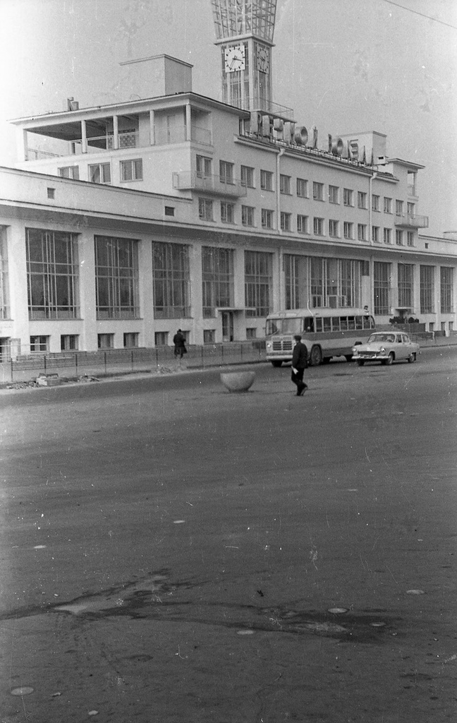 Речной вокзал, 1951 - 1954, г. Горький. Ныне Нижний Новгород. Фотография из архива Александра Леонидовича Ерзунова.