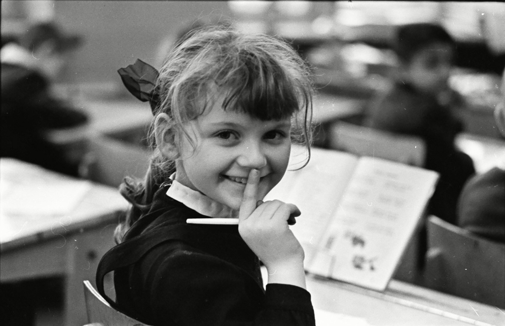 Одноклассница, 1950 - 1969. Выставки «Люди в объективе Александра Стешанова», «Не забывайте радовать людей улыбкой» с этой фотографией.