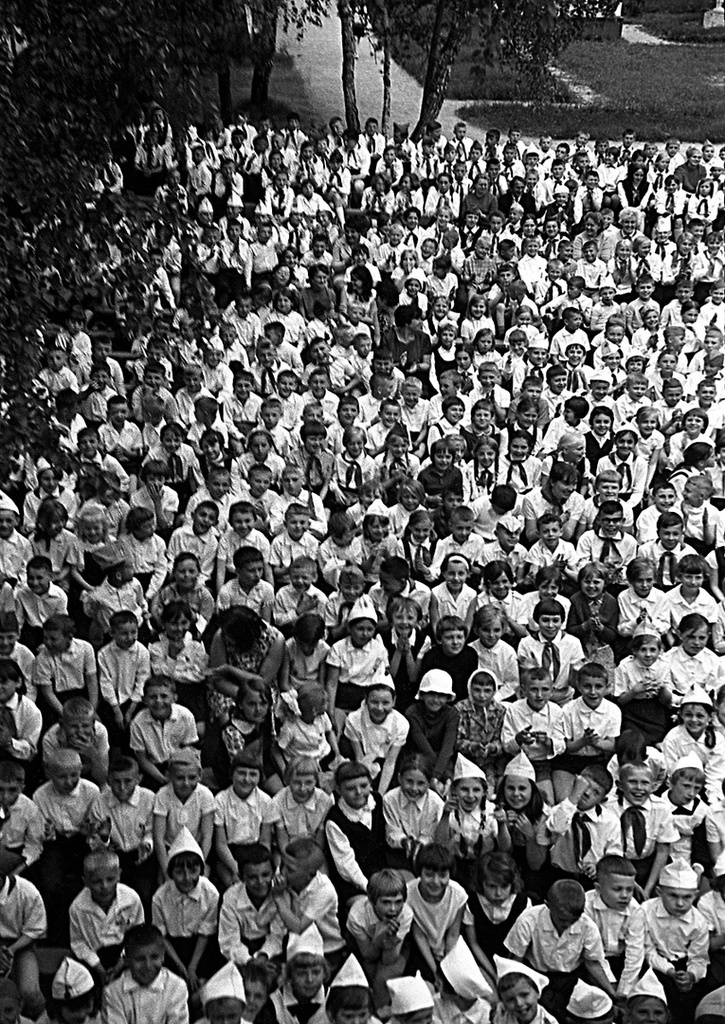 Пионерский лагерь ЧМЗ. На концерте, 9 июня 1972, Челябинская обл.. ЧМЗ – Челябинский металлургический завод, в настоящее время – Челябинский металлургический комбинат.
