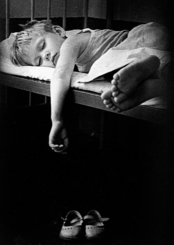 «Просто сон», 1970-е, г. Челябинск. Выставка «Спать хочется...» с этой фотографией.