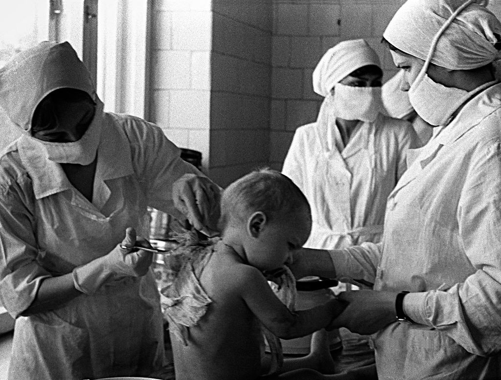 Челябинский ожоговый центр. Проведение лечебных процедур, 1980 год, г. Челябинск