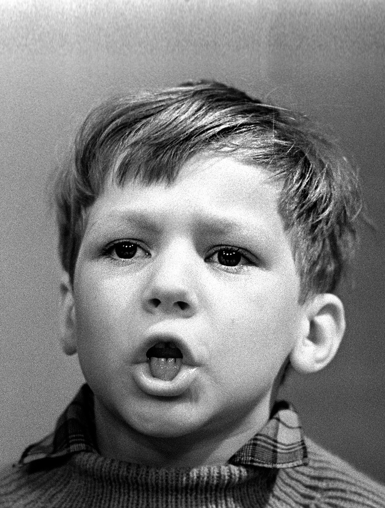 Хор мальчиков. Солист Дима Хомченко, 1968 год, г. Челябинск. Видеовыставка «Как Корней Чуковский в костер шишки бросал» с этой фотографией.&nbsp;