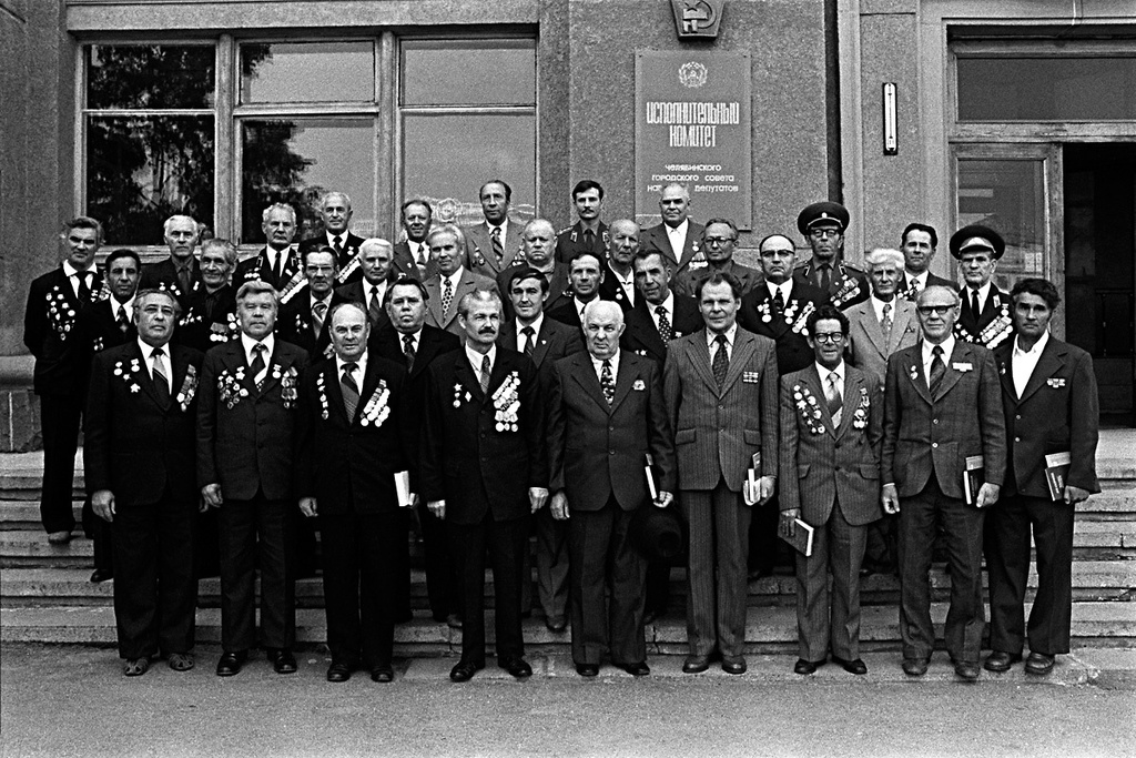 Участники Парада Победы у горкома партии, июнь 1980, г. Челябинск