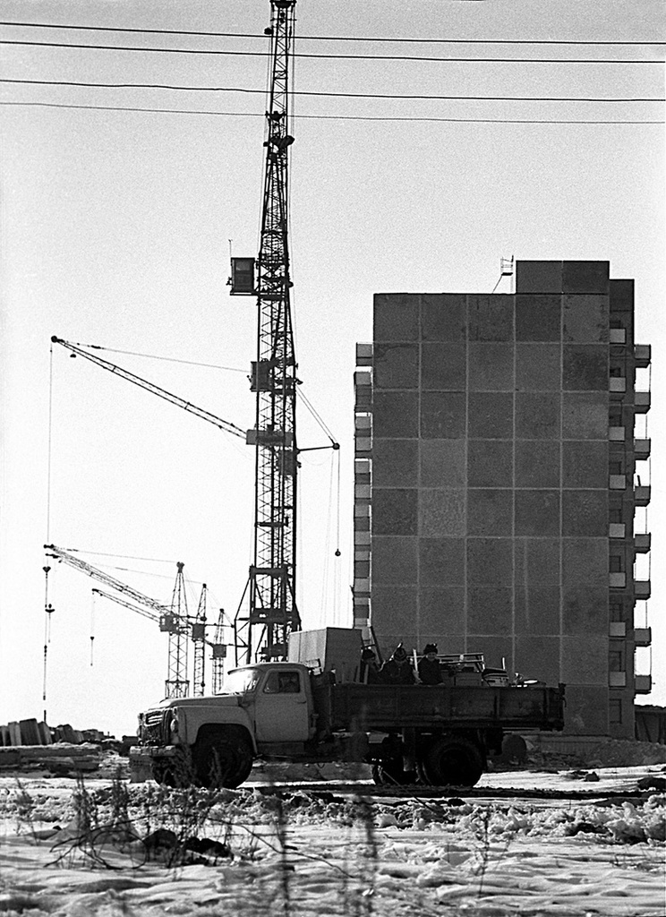 Строительство девятиэтажных домов, 20 марта 1971, г. Челябинск. Застройка района началась в 1969 году. Город стал расти в высоту.