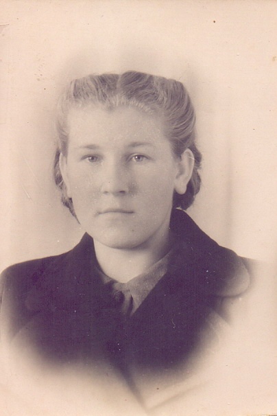 Анна Николаевна Тарасова, 1 - 5 января 1947, Калининская обл., ст. Редкино. Фотография из архива Сергея Валентиновича Тарасова.