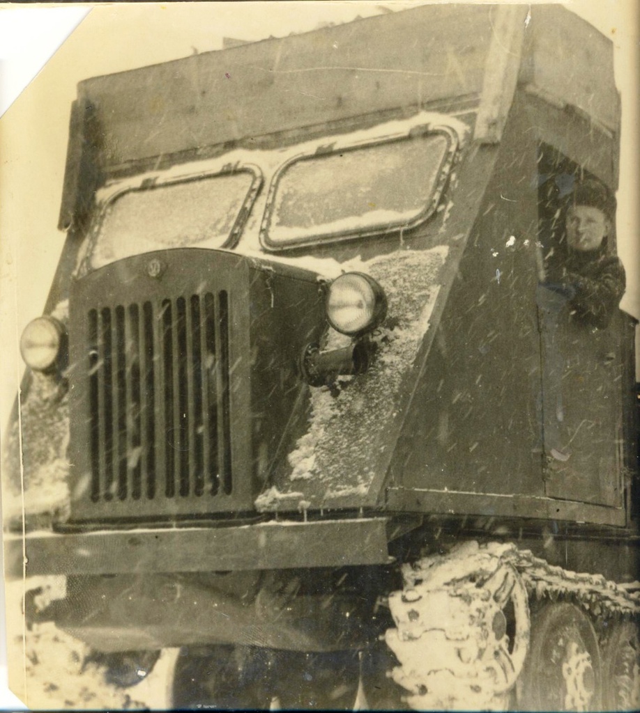 Трелевочный ЛТЗ, 9 января 1980 - 31 декабря 1980, г. Козьмодемьянск. Выставка «Тракторы, лесовозы, мотоциклы – какие машины помогали советским людям в работе?» с этой фотографией.