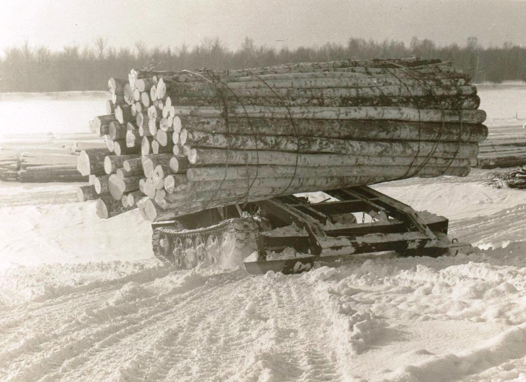Агрегат УНСА на базе АТЗ, 23 января 1980 - 31 декабря 1980, г. Козьмодемьянск. Выставка «Тракторы, лесовозы, мотоциклы – какие машины помогали советским людям в работе?» с этой фотографией.