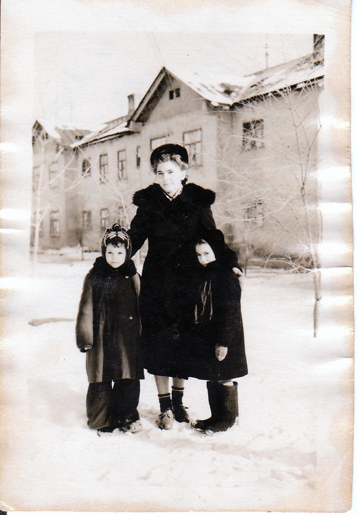Мамина кузина, в день выборов. Саратов, 1954 год, г. Саратов. Аля Ковалёва, двоюродная мамина сестра, кузина. Моя тётя Аля. 