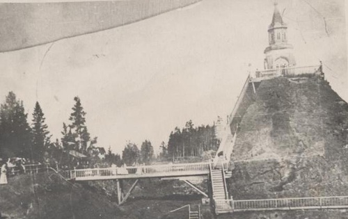 Вид на часовню Преображения Господня с лестничным подъемом, 1912 год, г. Кушва, гора Благодать
