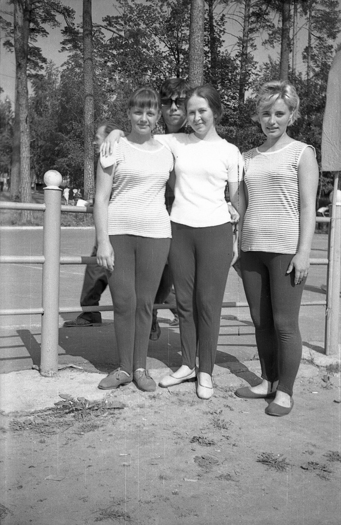 Участники спартакиады на стадионе «Зоркий», 1 мая 1970 - 31 августа 1972, г. Красногорск. Выставка «1970-е на фотографиях Сергея Кочерова» с этим снимком.&nbsp;