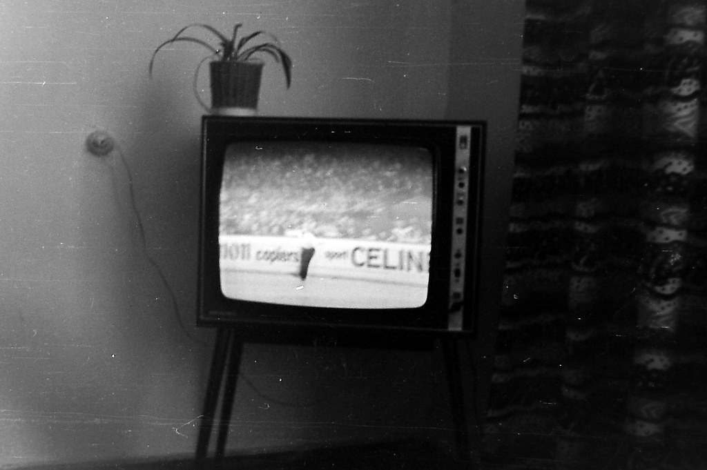 Телевизор, 9 - 14 марта 1982, г. Томск. Фотография из архива пользователя Varezzka.Выставка «Без фильтров–3. Любительская фотография 80-х» с этой фотографией.