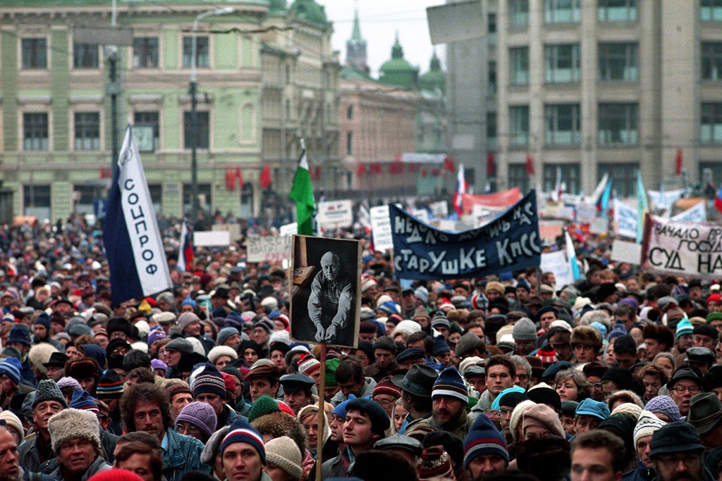 Митинг в поддержку ельцина 1990 фото