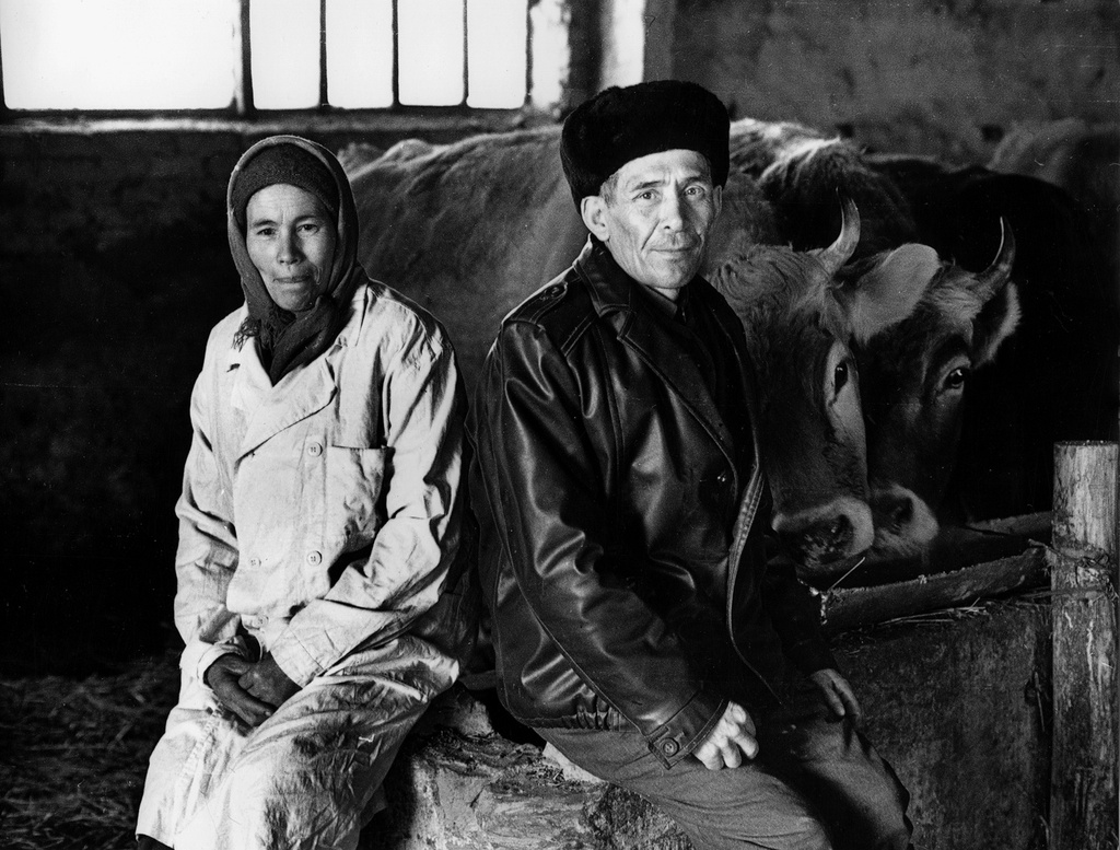 Семейный портрет, 1987 год, Татарская АССР, с. Ямалы. Выставка «Супруги ХХ века» с этой фотографией.