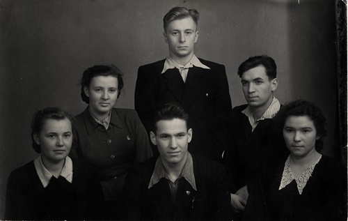 Коллективное фото членов студенческого «Колхоза "Шкодник"», 22 ноября 1952, г. Свердловск
