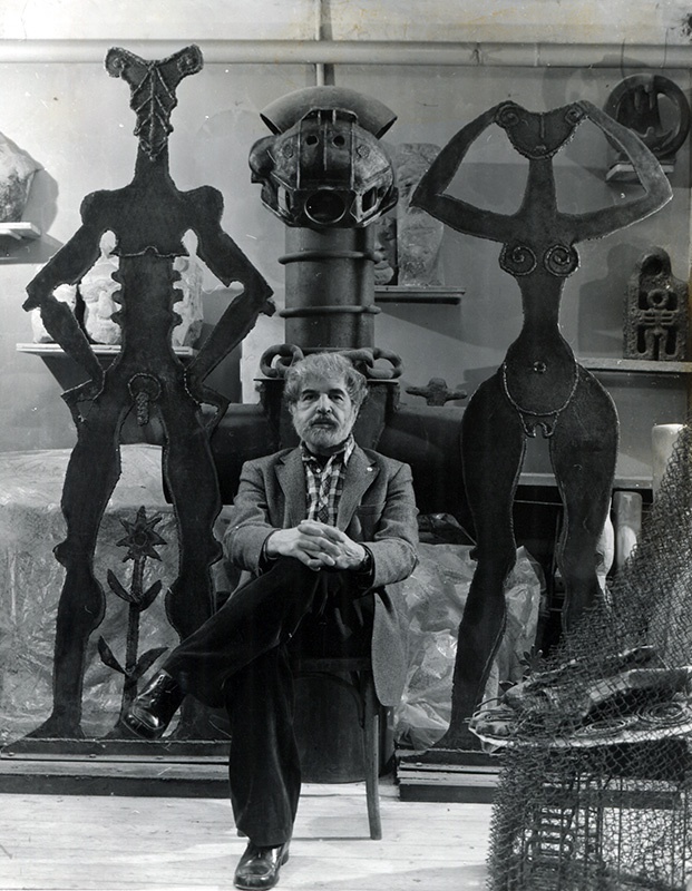 В мастерской, 1983 год, г. Москва. Выставка «Вадим Сидур – пророк с другой планеты» с этой фотографией.