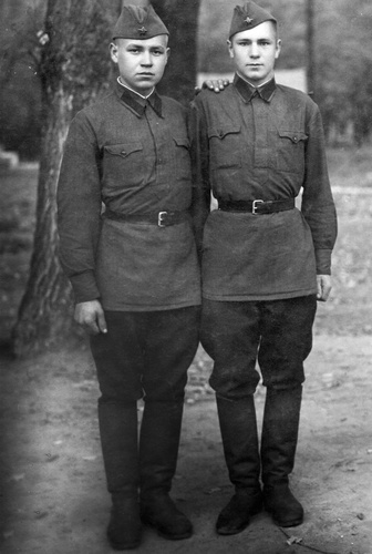 Слева – Виктор Яковлев, 1940 год, Западная обл., Брянский округ, г. Людиново