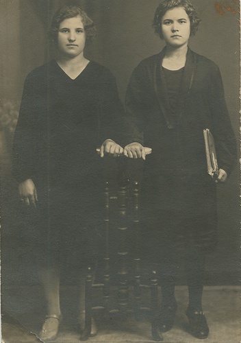 Анна Ивановна Королева с подругой, 1915 - 1920, г. Зарайск