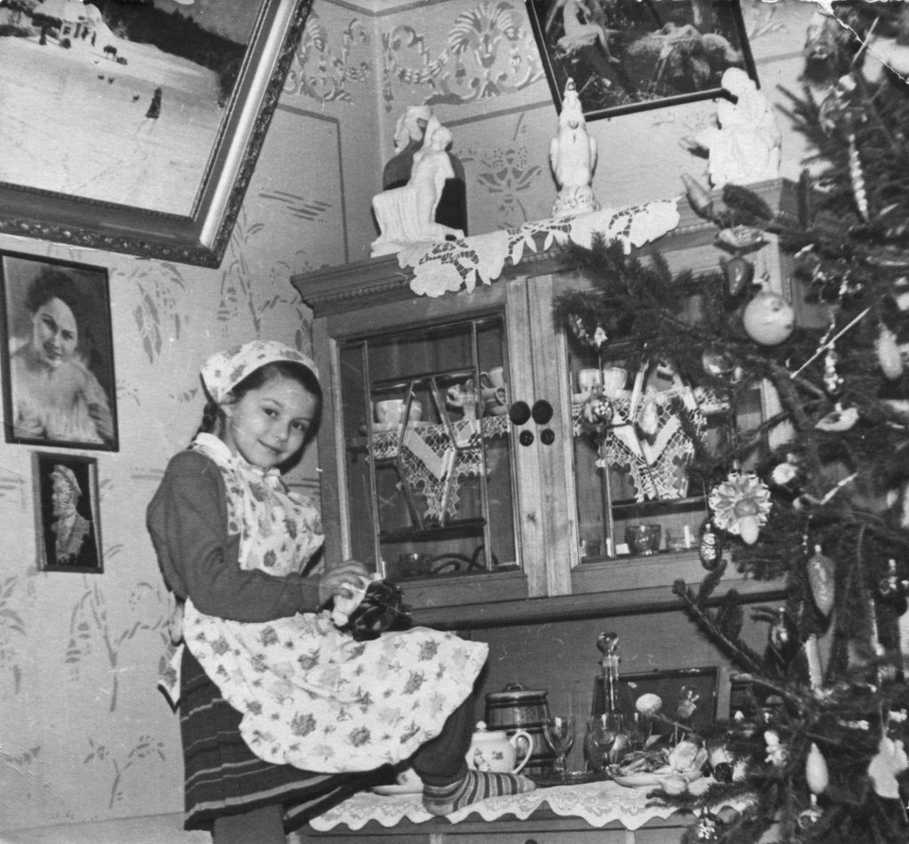 Новый 1962 год, 1 января 1962, Украинская ССР, г. Ровно. Выставка «Счастливое советское детство» с этой фотографией.